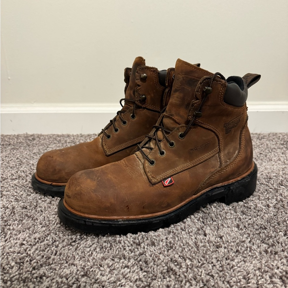 Size 8.5 Redwing Dynaforce - non steel toe.